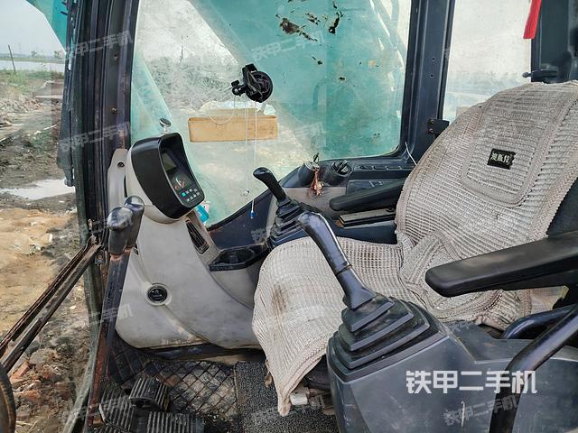 驾驶室整体（整机外观）