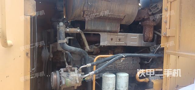 发动机右侧（整机外观及大件）