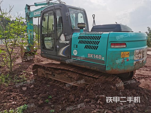 神钢SK130-8挖掘机