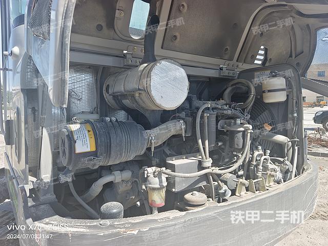 液压泵舱室正面整体（整机外观）