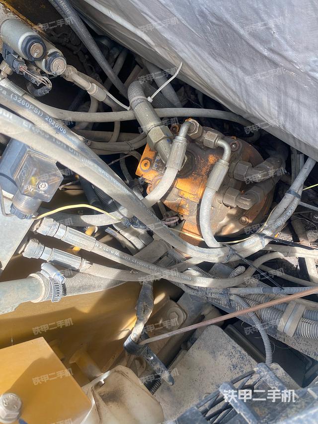 回转马达和主控阀（整机外观）