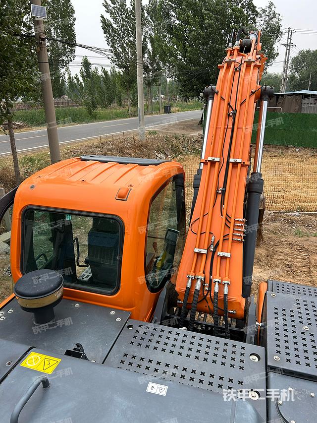 驾驶室顶部（整机外观）