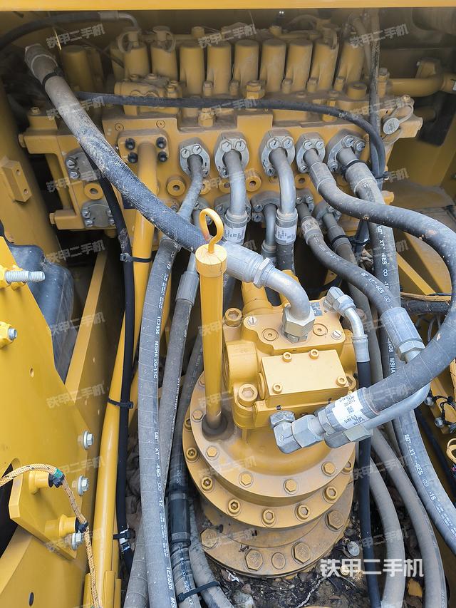 回转马达和主控阀（整机外观）