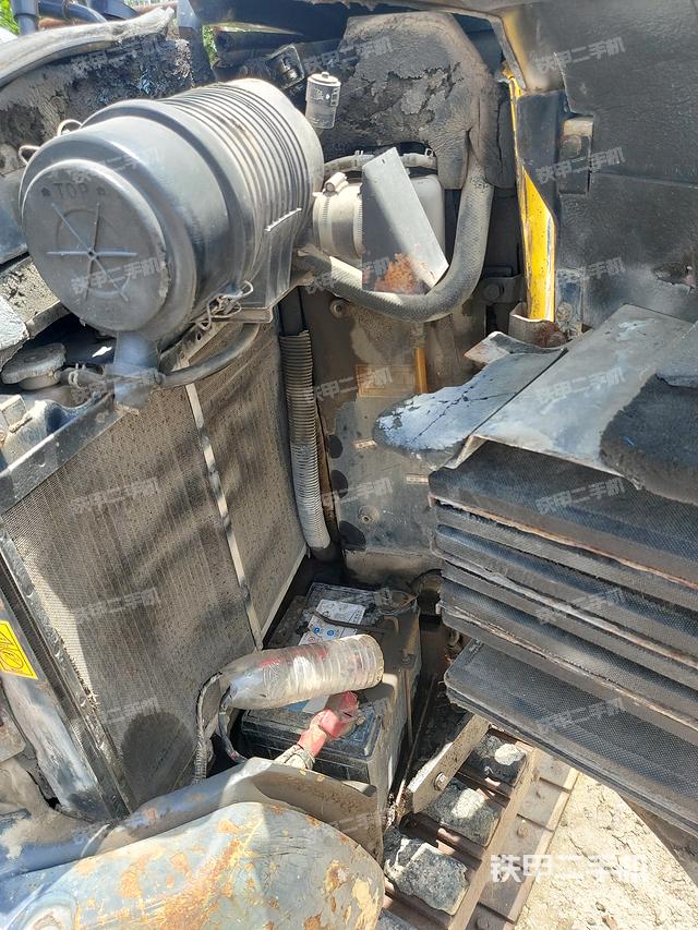 回转马达和主控阀（整机外观）