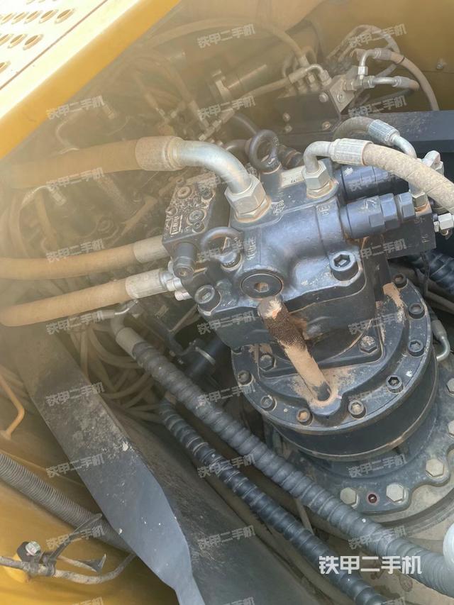 回转马达和主控阀（整机外观）