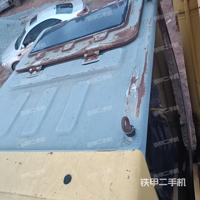 驾驶室顶部（整机外观）