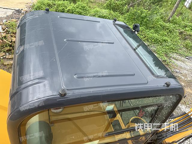 驾驶室顶部（整机外观）