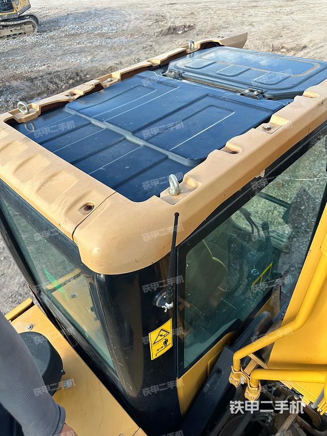 驾驶室顶部（整机外观）