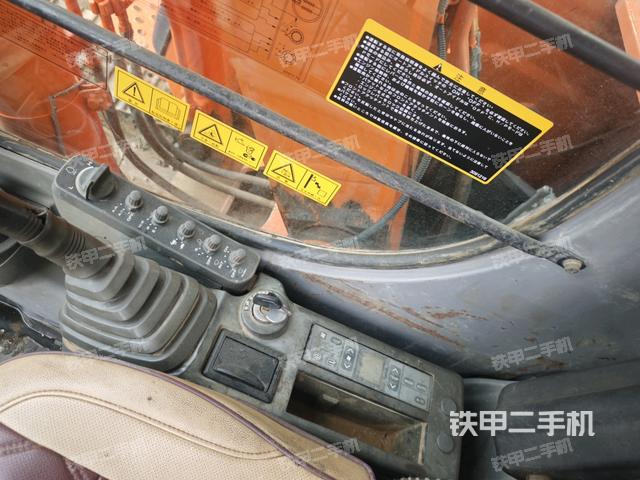 座椅右側(cè)控制臺/鑰匙門/油門/含右手柄(駕駛室部分) 座椅右側(cè)控制臺/鑰匙門/油門/含右手柄(駕駛室部分)