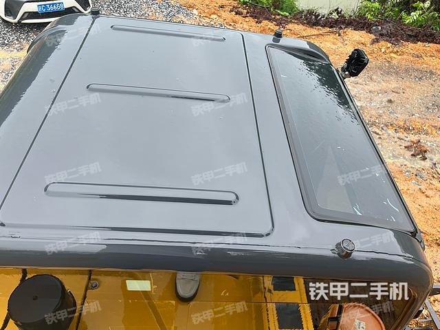 驾驶室顶部（整机外观）