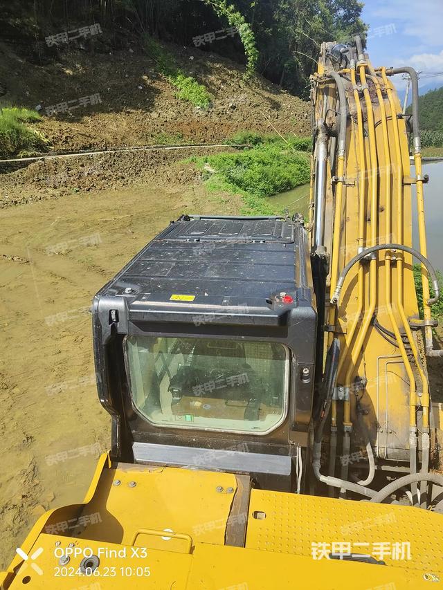 驾驶室顶部（整机外观）