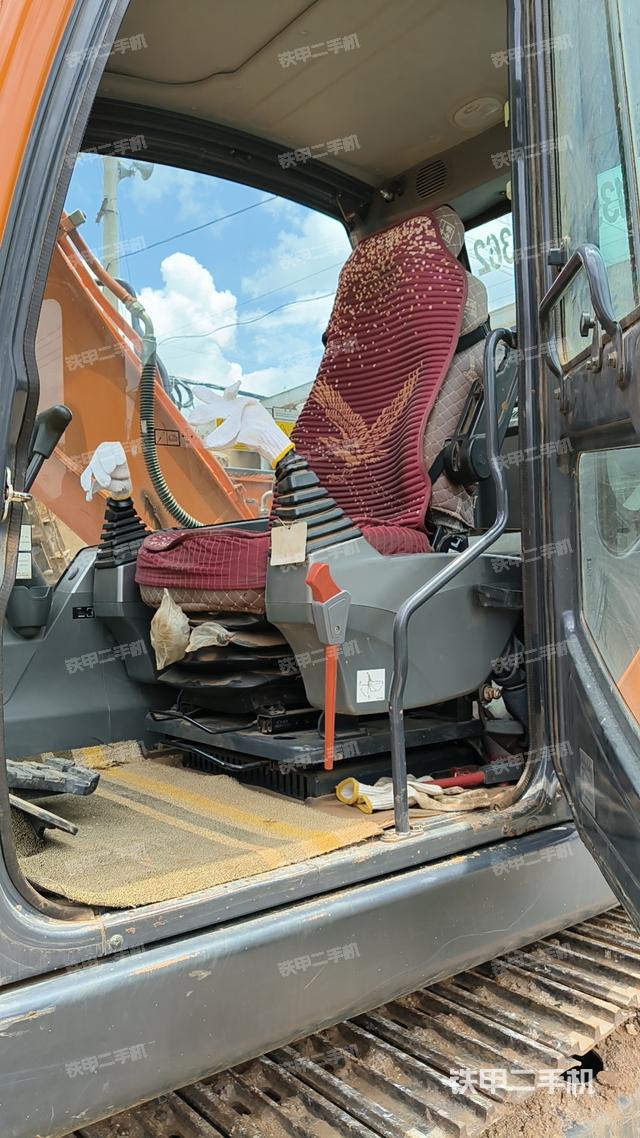 驾驶室整体（整机外观）