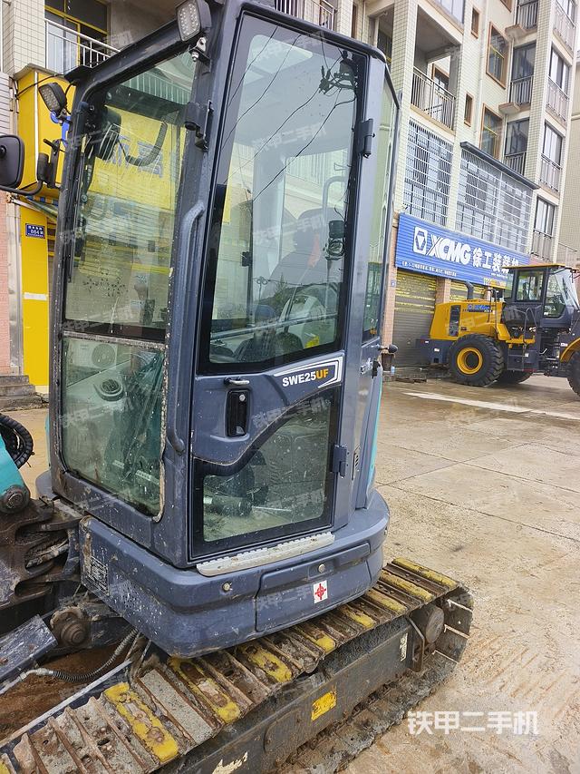 驾驶室整体（整机外观）