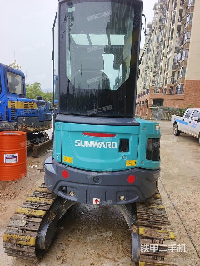 驾驶室顶部（整机外观）