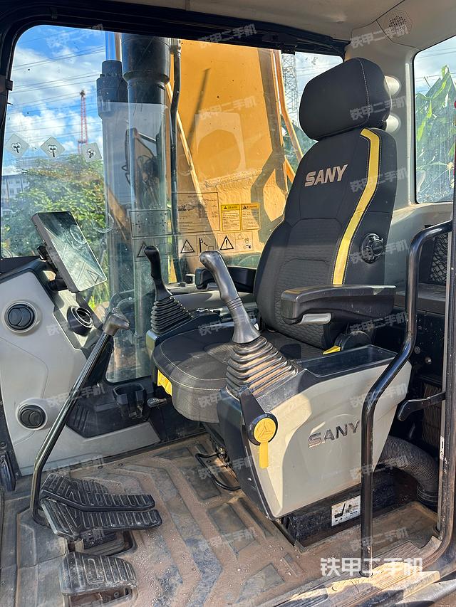 驾驶室整体（整机外观）