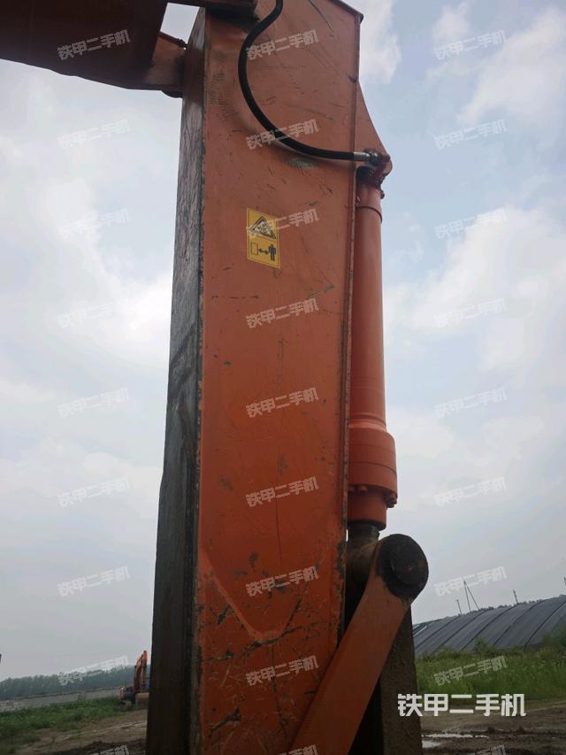 小臂整體左后(工作和回轉(zhuǎn)裝置) 小臂整體左后(工作和回轉(zhuǎn)裝置)