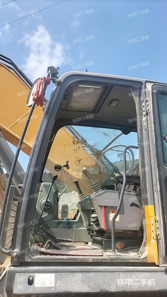 驾驶室顶部（整机外观）