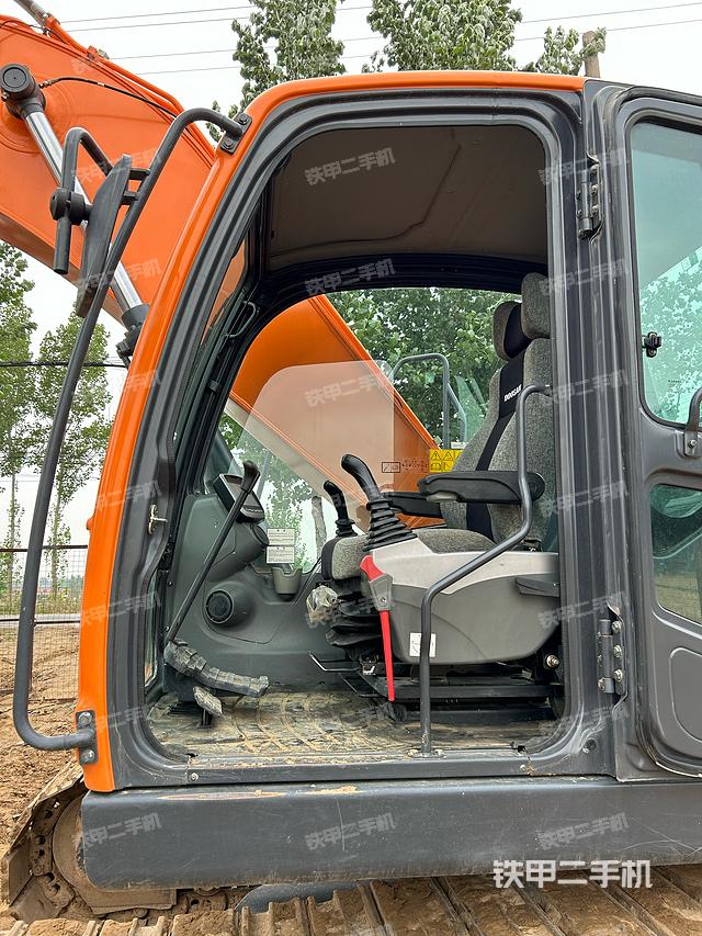 驾驶室整体（整机外观）