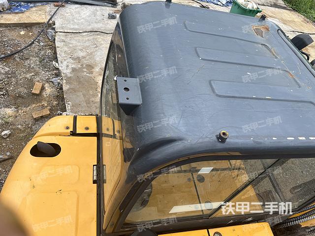 驾驶室顶部（整机外观）