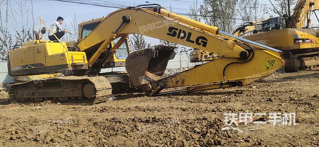 回转马达和主控阀（整机外观）