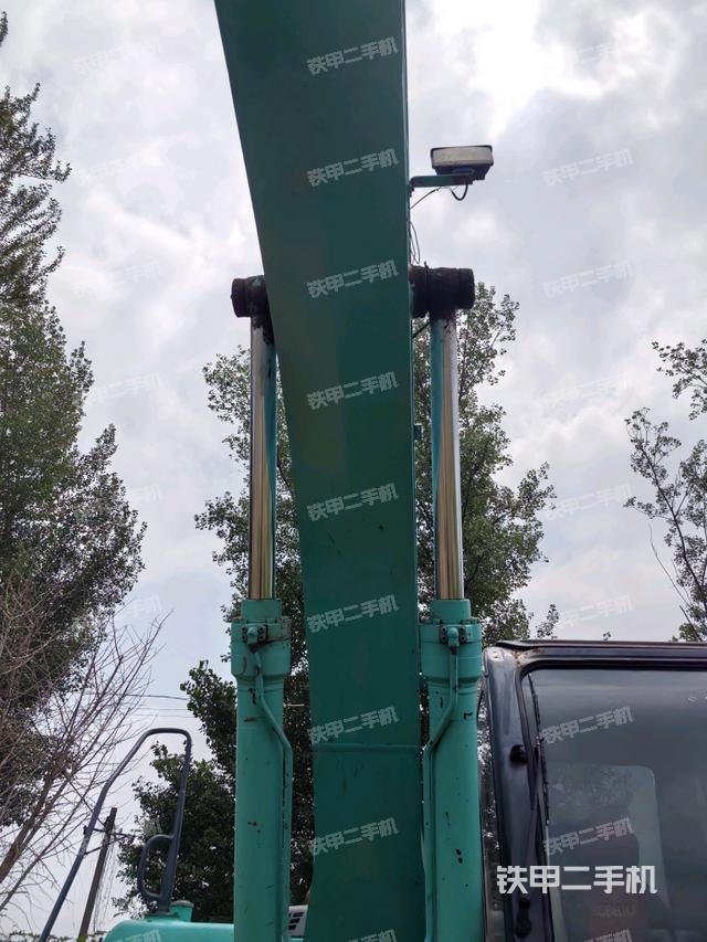 大臂油缸整體?豎拍(工作和回轉(zhuǎn)裝置) 大臂油缸整體?豎拍(工作和回轉(zhuǎn)裝置)