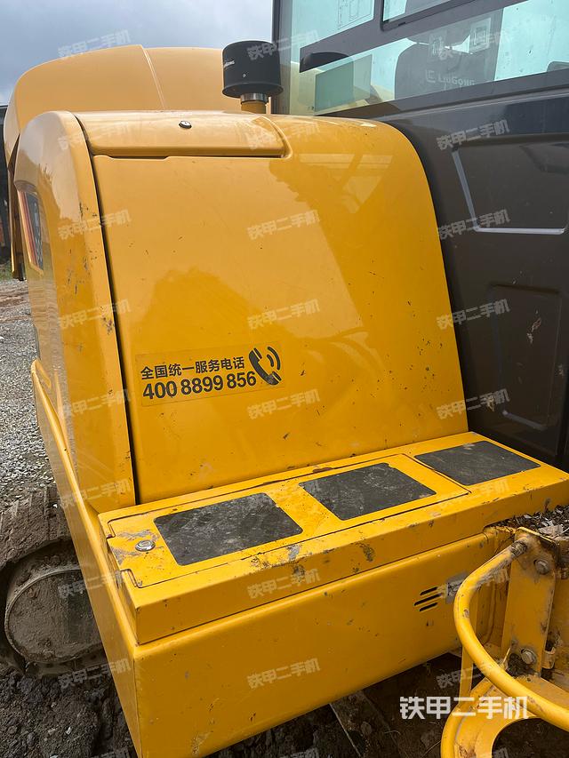 回转马达和主控阀（整机外观）