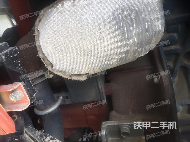 液压泵舱室正面整体（整机外观）
