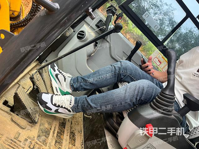 驾驶室整体（整机外观）