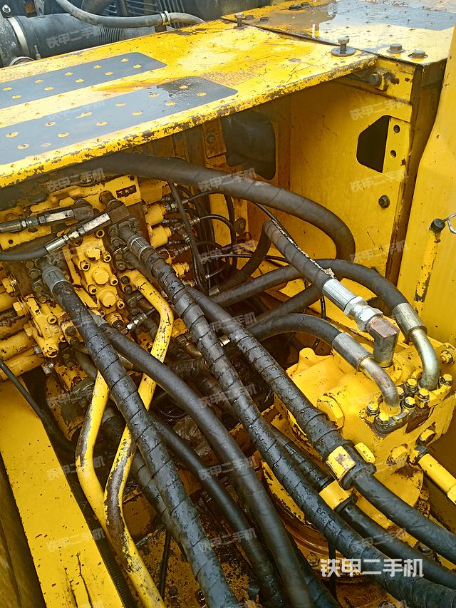 回转马达和主控阀（整机外观）