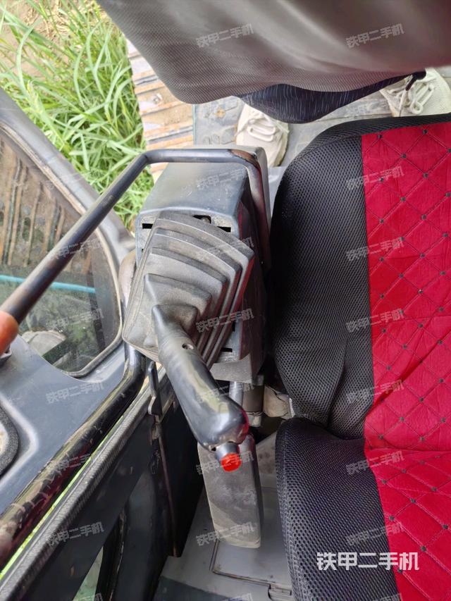 座椅左側(cè)控制臺/音響/含左手柄（駕駛室部分）