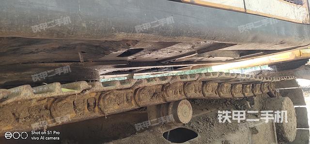 液压泵舱室正面整体（整机外观）