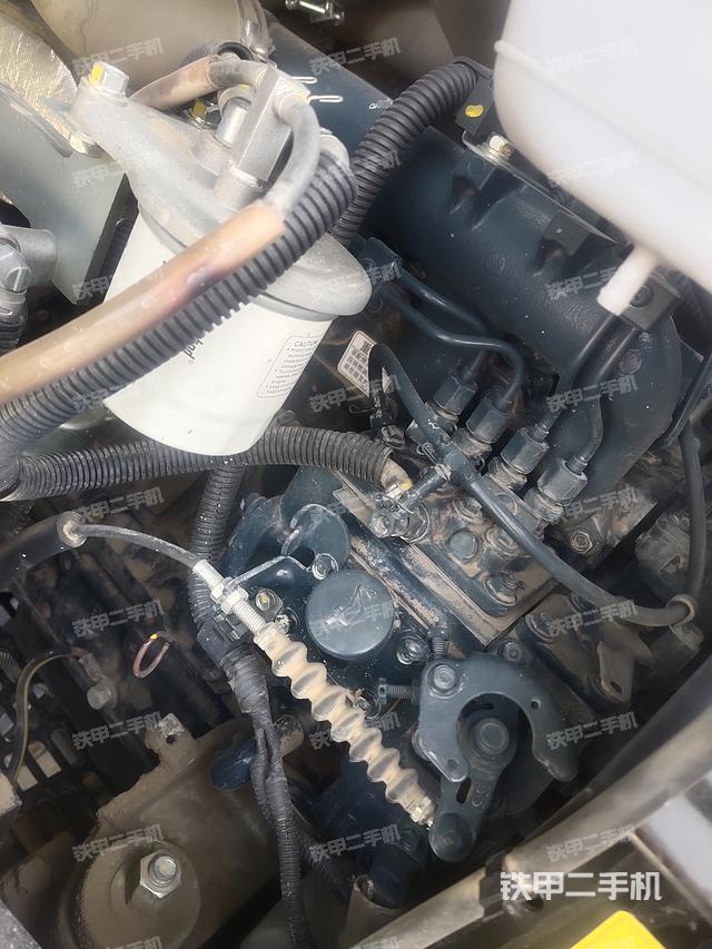 回转马达和主控阀（整机外观）