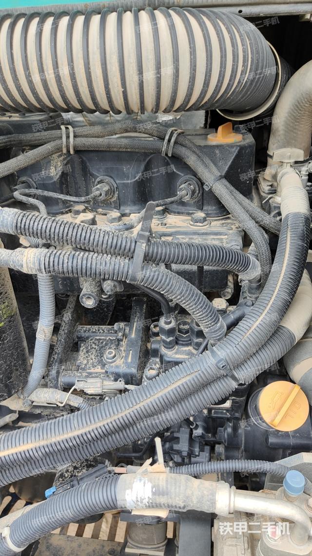 回转马达和主控阀（整机外观）