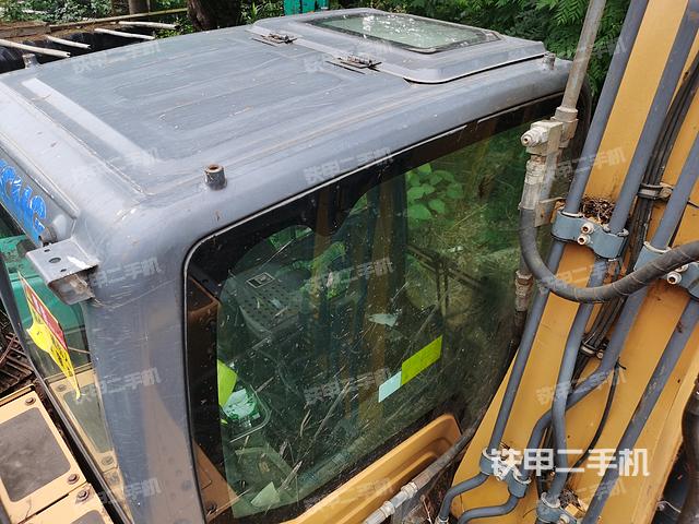 驾驶室顶部（整机外观）