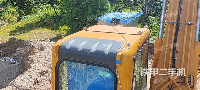 驾驶室顶部（整机外观）