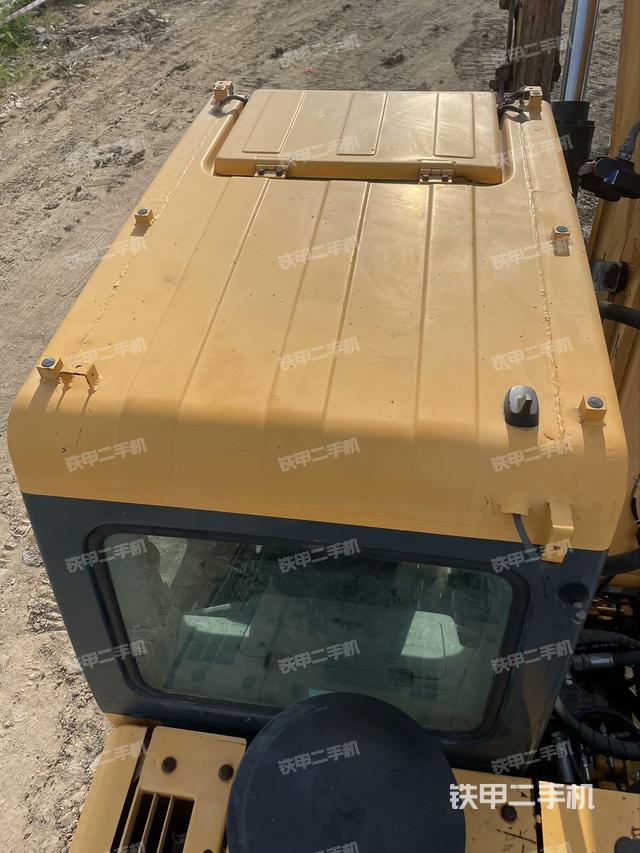 驾驶室顶部（整机外观）