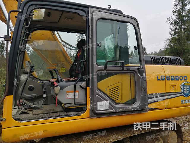 驾驶室整体（整机外观）