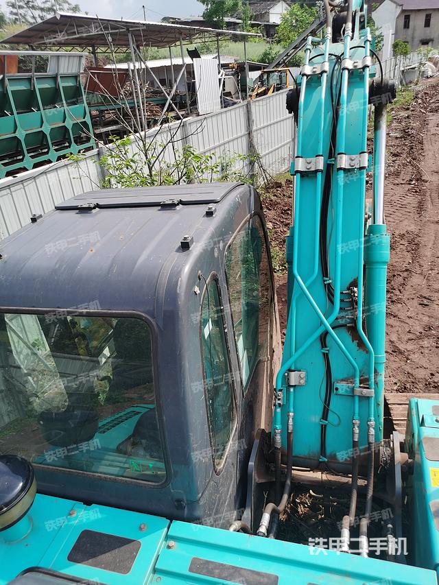 驾驶室顶部（整机外观）