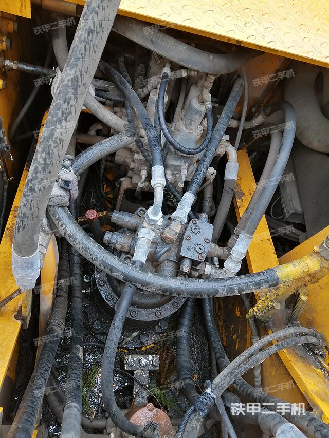 回转马达和主控阀（整机外观）