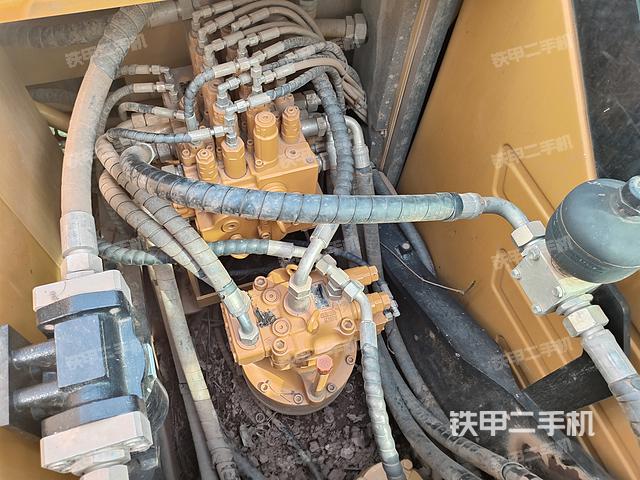 回转马达和主控阀（整机外观）