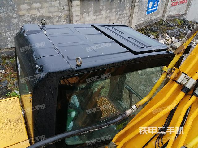 驾驶室顶部（整机外观）