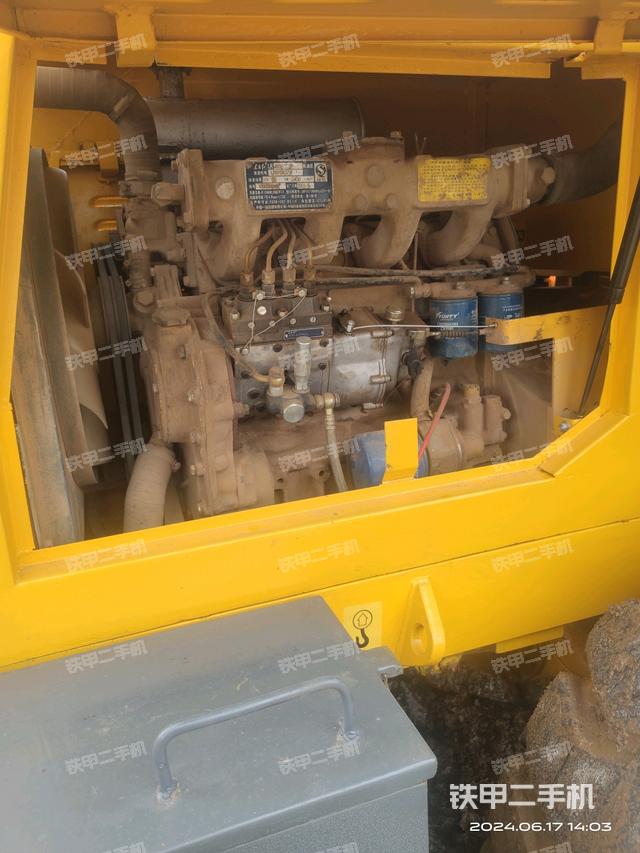 发动机左侧（整机外观及大件）