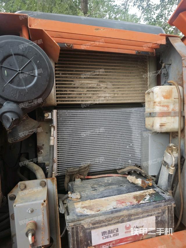 散熱器正面(大件艙室) 散熱器正面(大件艙室)