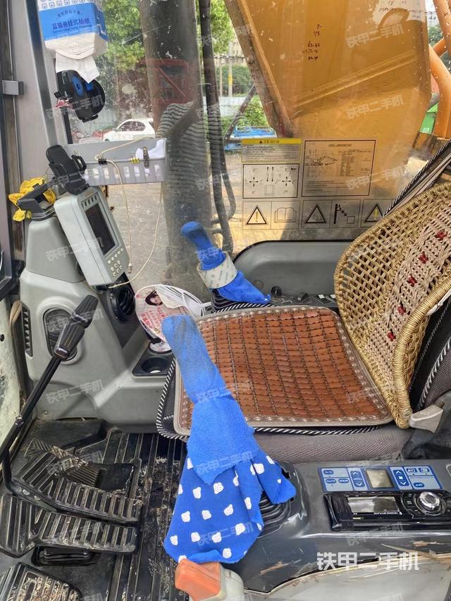 驾驶室整体（整机外观）