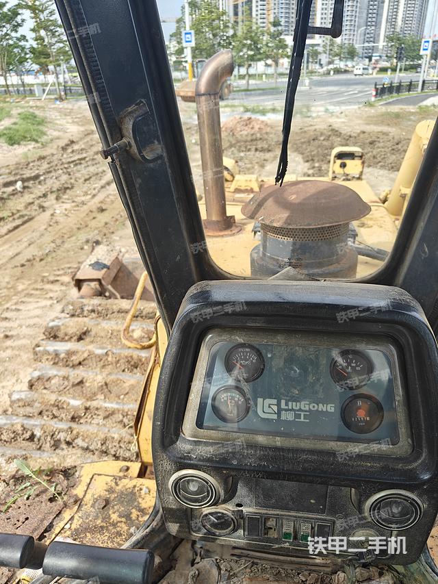 整机右侧（设备外观及核心部件）