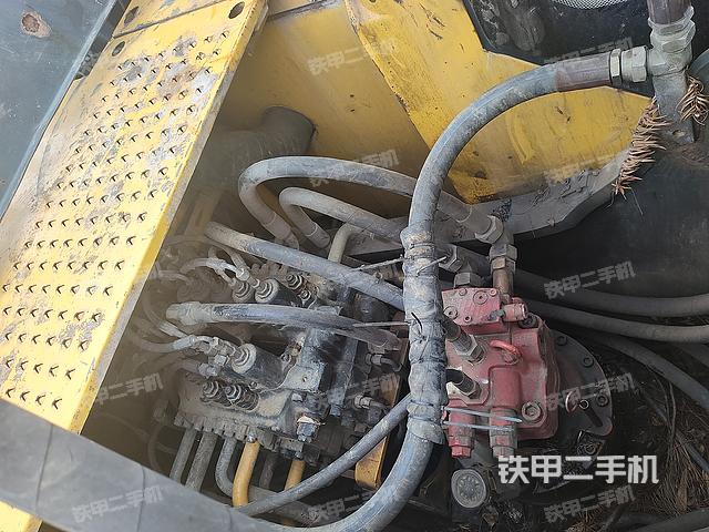 回转马达和主控阀（整机外观）