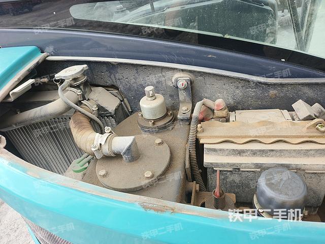 回转马达和主控阀（整机外观）