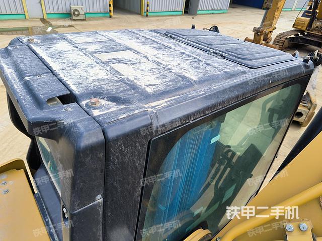 驾驶室顶部（整机外观）