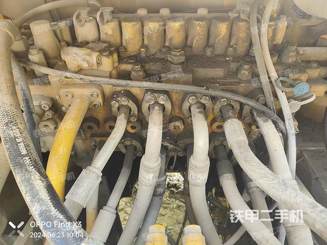 回转马达和主控阀（整机外观）