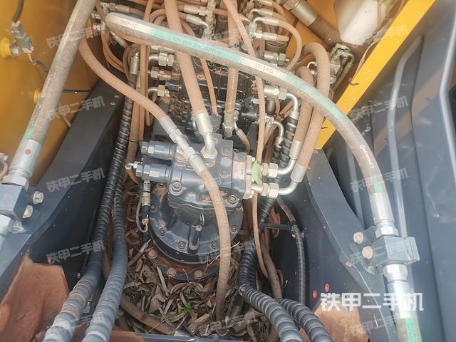 回转马达和主控阀（整机外观）